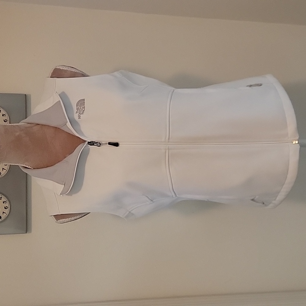 The North Face White Vest, Size M, 100% Polyester, EUC!